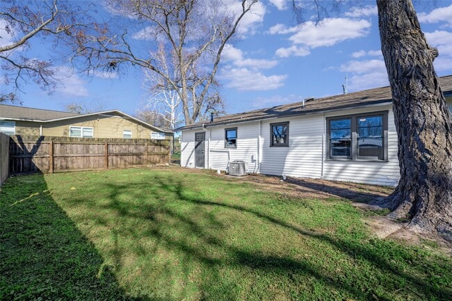 Building Photo - 476 Ellinger Rd