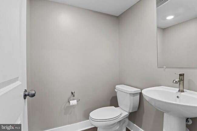 Building Photo - 4175 Brodie Pl