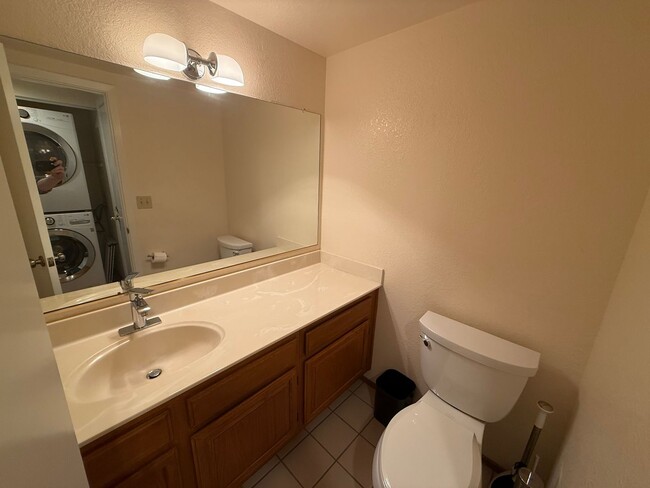 Building Photo - LARGE TWO BEDROOM TWO AND HALF BATH, QUAIL...