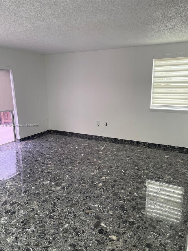 Building Photo - 9044 SW 148th Ct