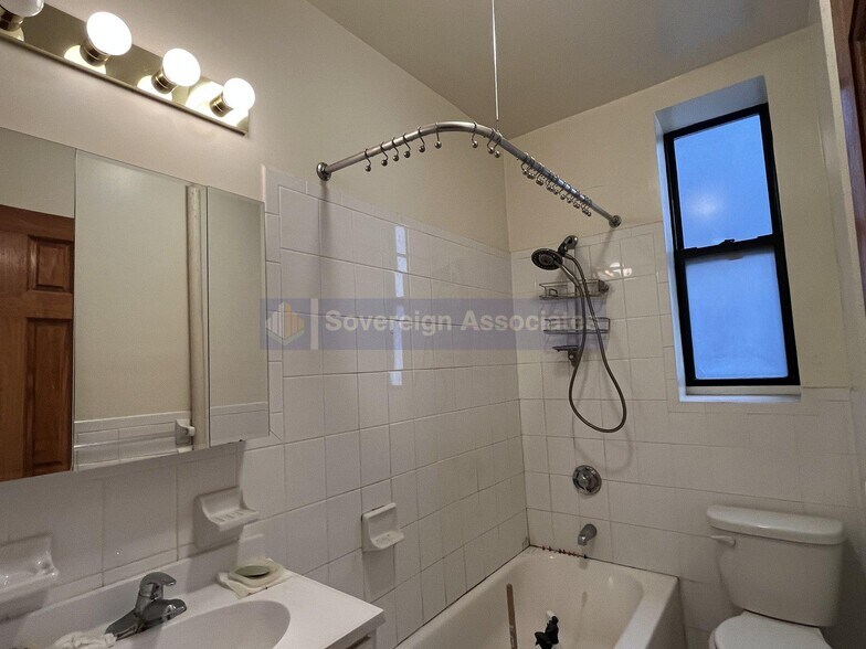 Building Photo - 64 W 108th St