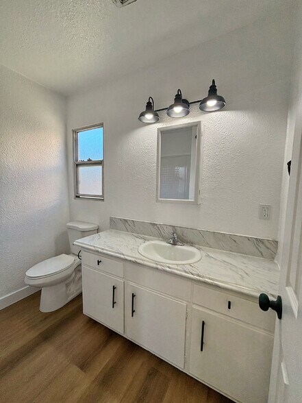 Building Photo - 9361 Cellini Ave