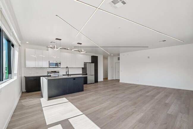 Building Photo - 1030 N 1st St