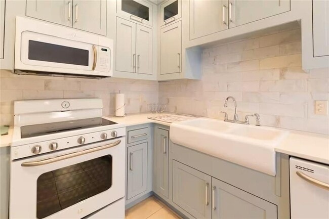 Building Photo - 212 SE A St