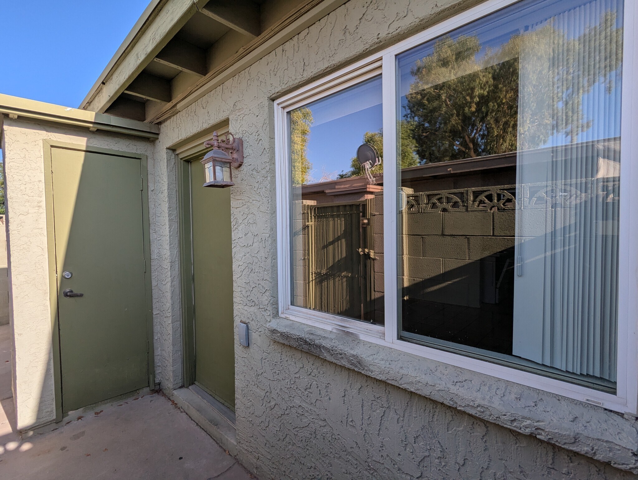 Building Photo - 1420 N Evergreen St