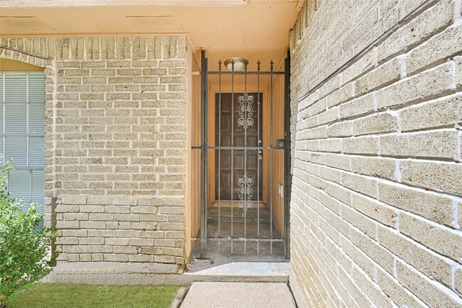 Building Photo - 1718 Foxwood Ct