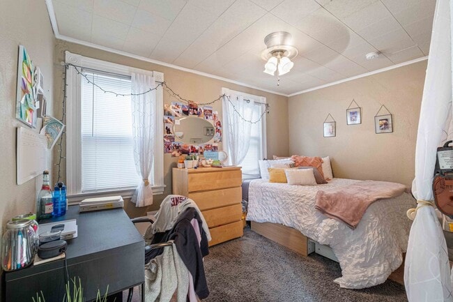 Building Photo - Luxury South Side flats home