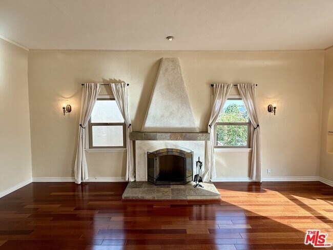 Building Photo - 1227 Ridgeley Dr