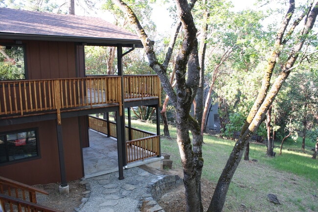 Building Photo - Wooded View Estate in Jacksonville