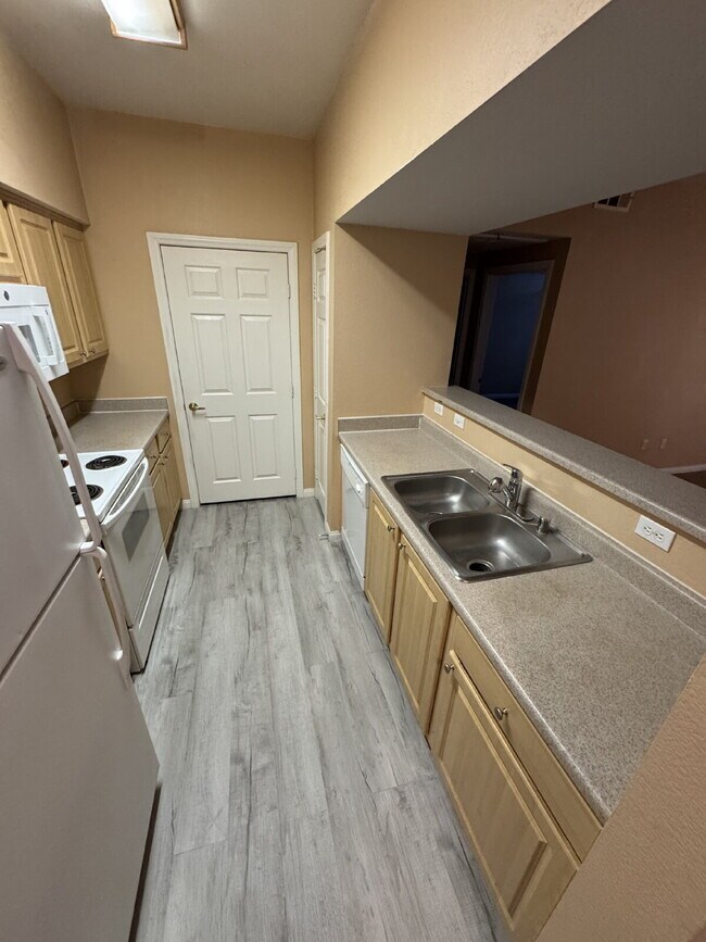 Building Photo - One bedroom, one full bath, FULL sized washer/dryer, with one carport AND a detached garage