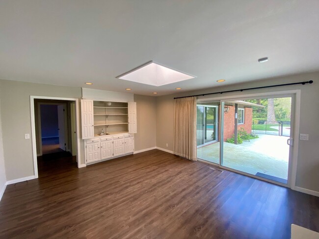 Building Photo - Spacious Single Level Home with Swimming P...