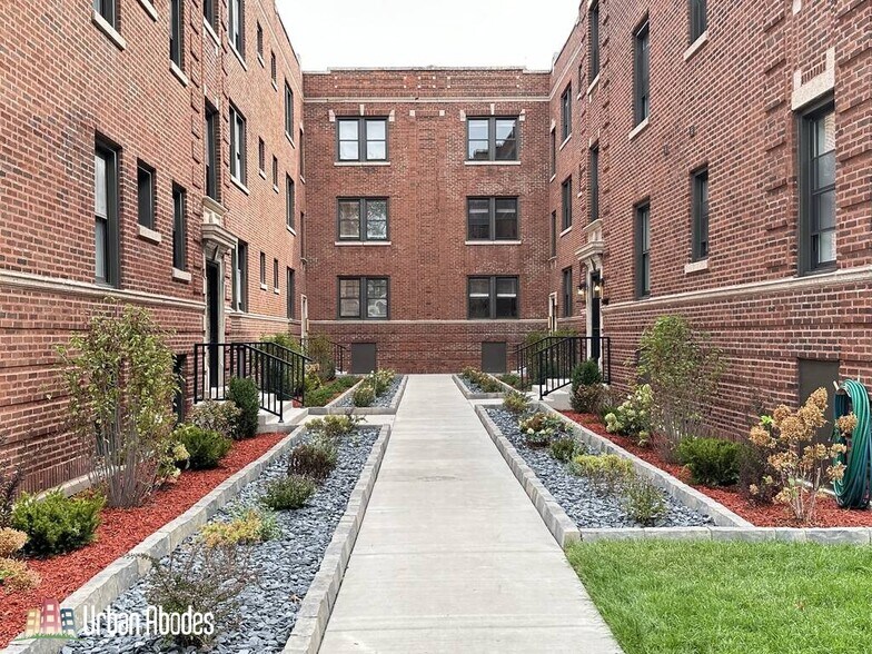 Primary Photo - 1137 Oak Ave