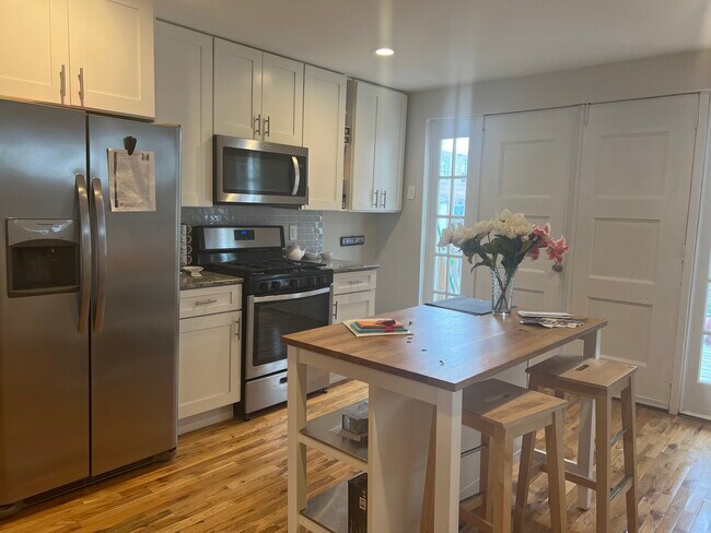 Building Photo - 1705 67th Ave