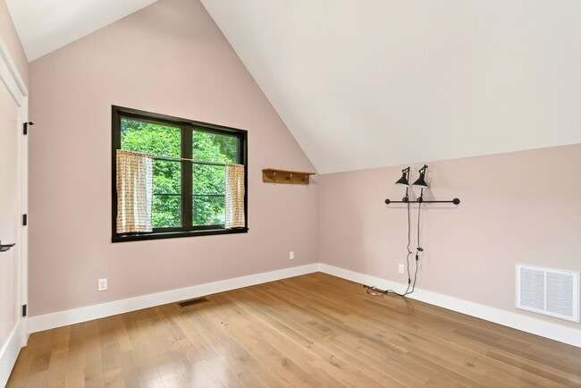 Building Photo - Stunning Luxury Home in the Village of Che...