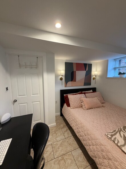 Building Photo - 128 Poplar St