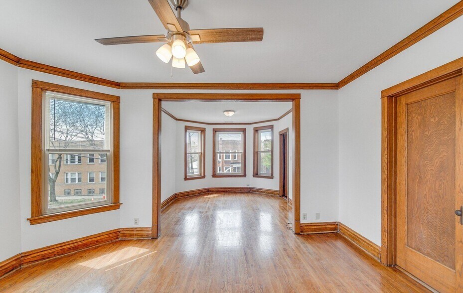Building Photo - 3615 N Oakley Ave