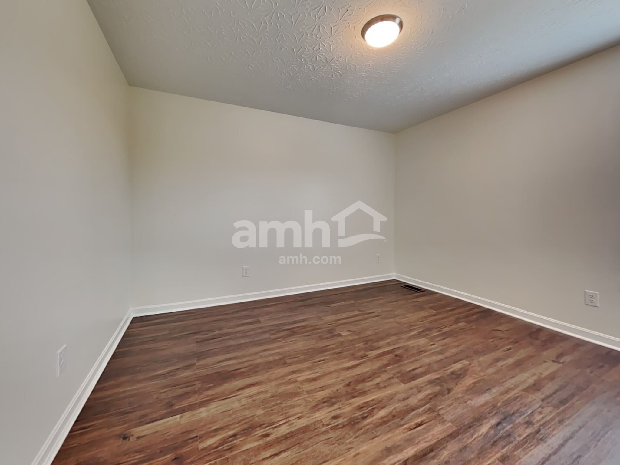 Building Photo - 3260 Blue Springs Dr