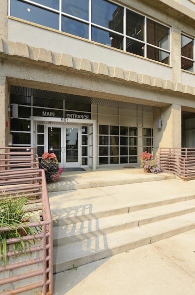 Building Photo - 901 N 3rd St