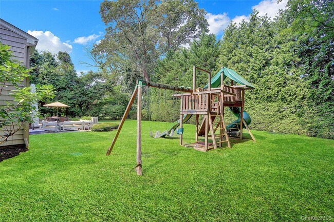 Building Photo - 22 Wren Dr