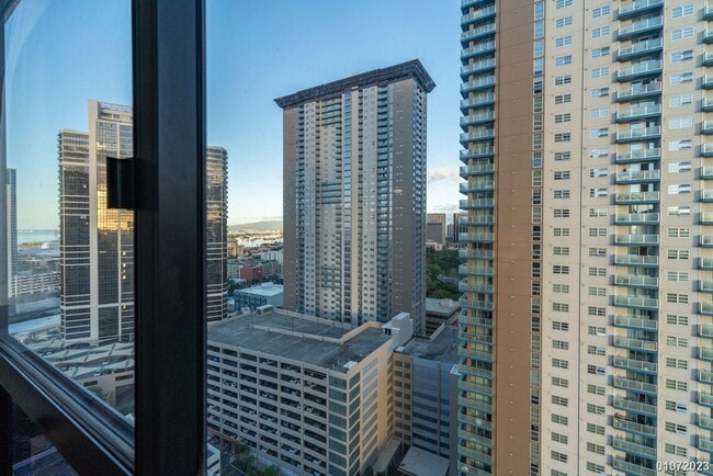 Building Photo - 1BR/1BA/1 parking in Royal Capitol Plaza.