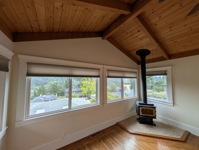 Building Photo - 6688 Estates Dr