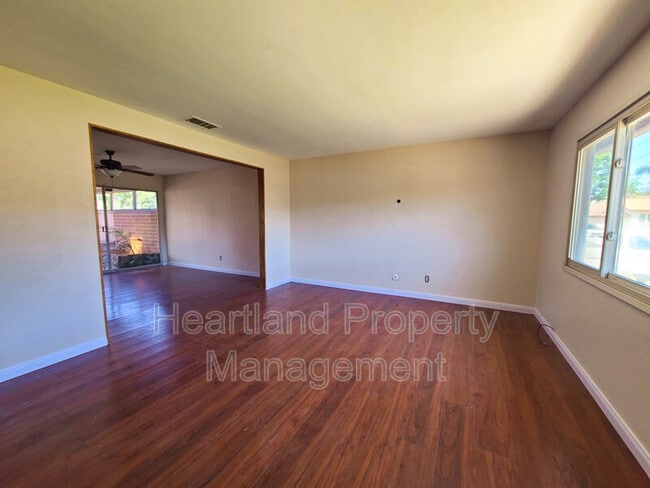 Building Photo - 698 Raymond St