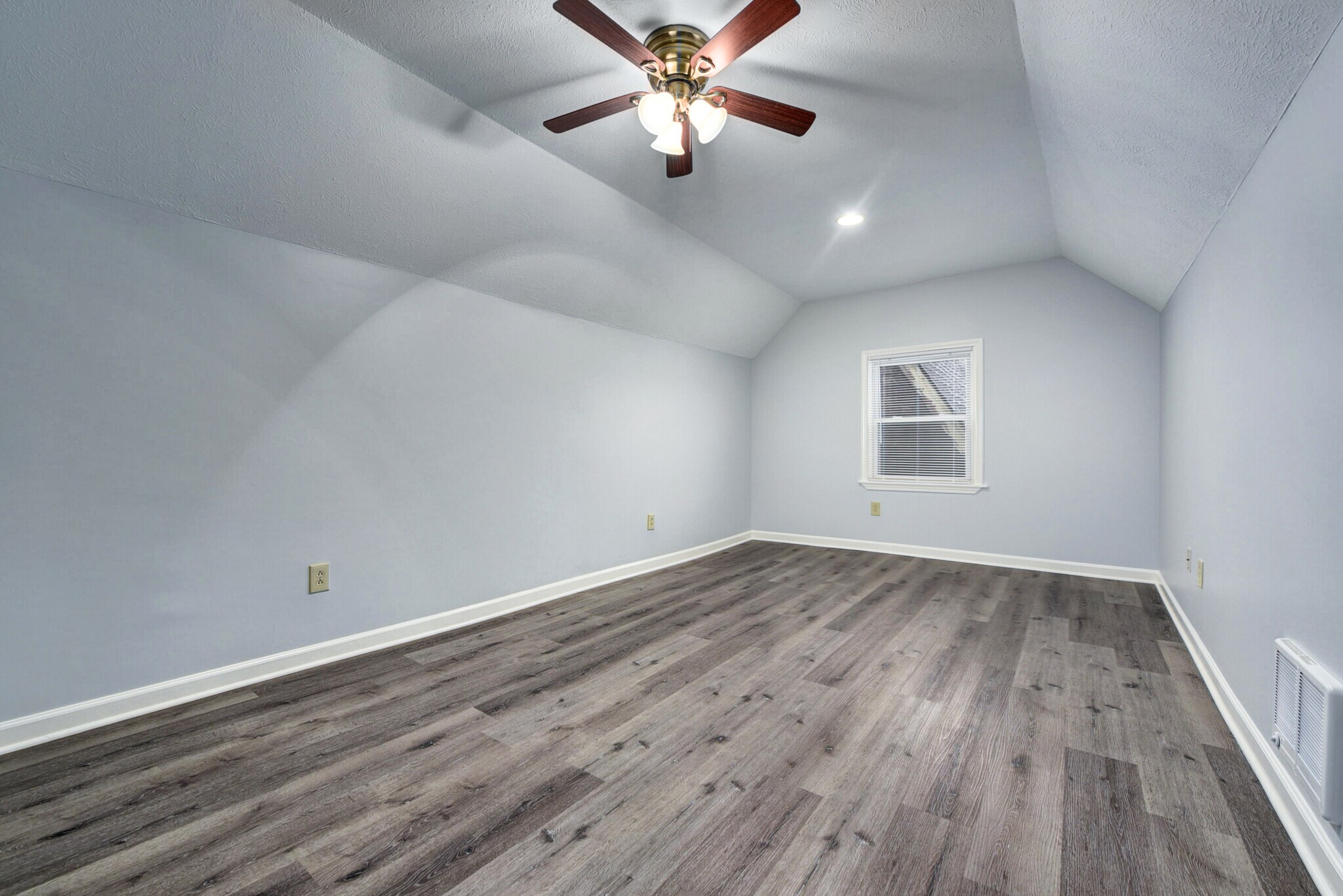 Building Photo - 2050 Robin St