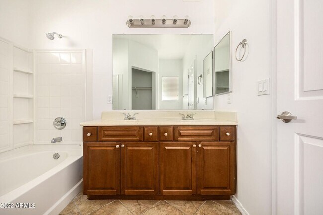 Building Photo - 1920 E Bell Rd