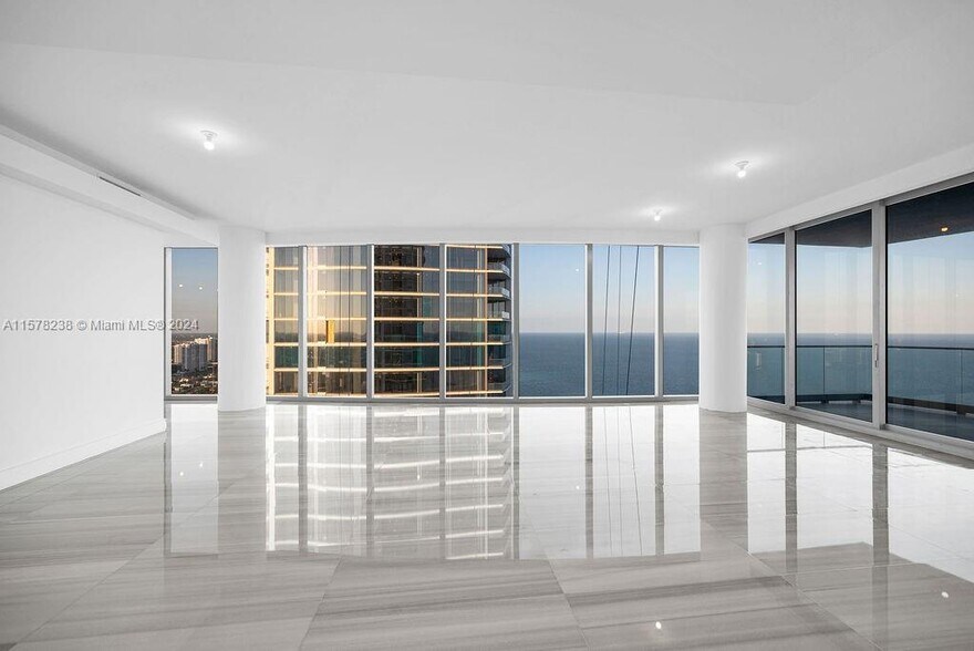 Building Photo - 17901 Collins Ave
