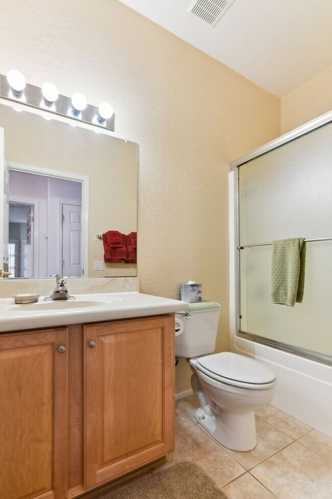 Building Photo - Charming 2BR House in Surprise