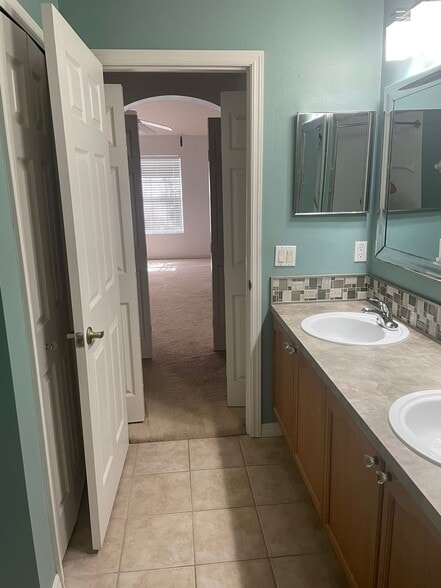 Master Bath - 3650 Oakdale Cir