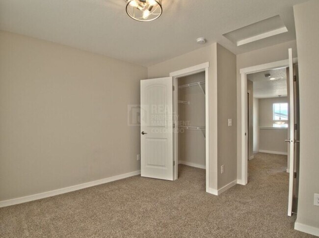 Building Photo - 1374 Sunshine Vly Wy