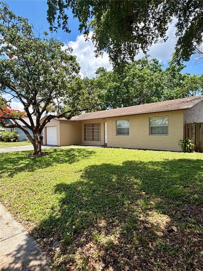 Building Photo - 731 NW 84th Ave