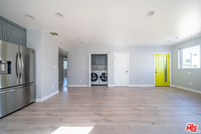 Building Photo - 11318 Miranda St