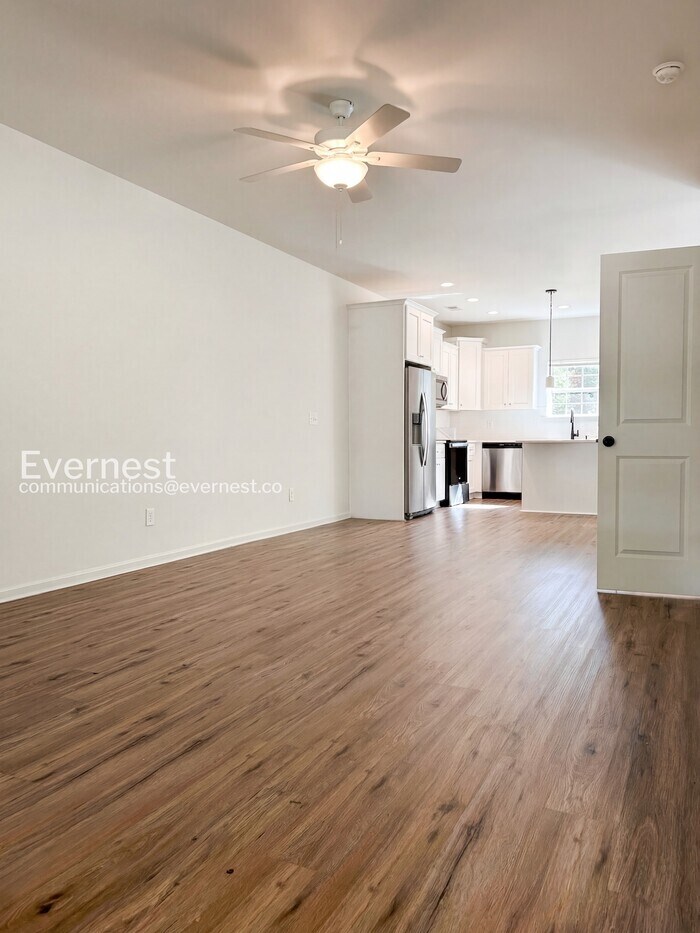 Building Photo - 133 Stilwell Oaks Cir