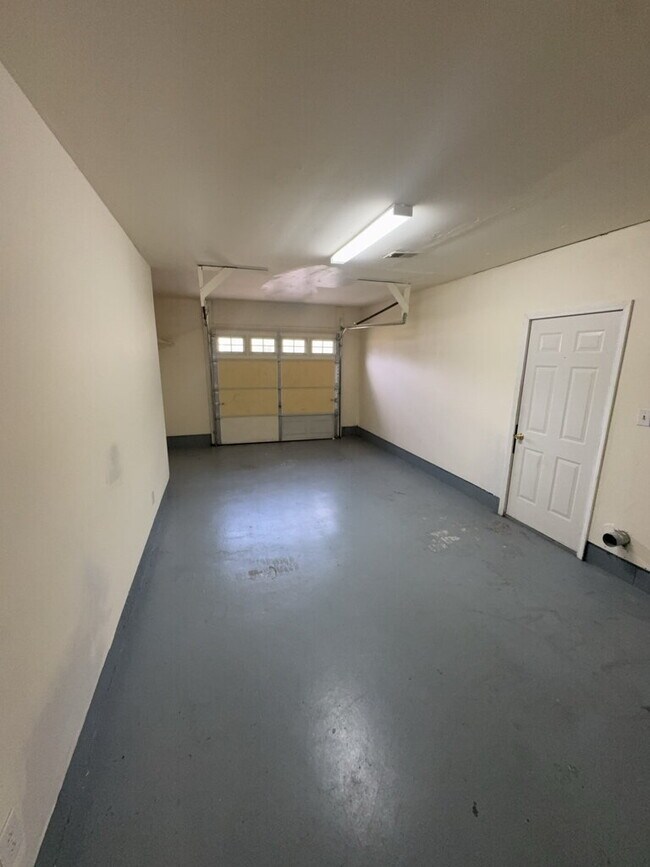 Building Photo - 110 Elwood Rd