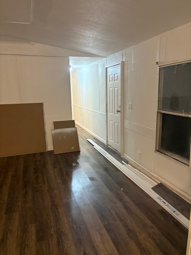 Building Photo - 736 Green Acres Ln