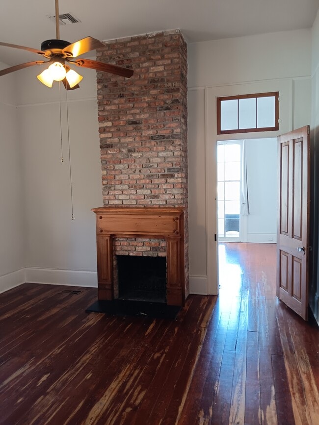 Building Photo - 220 Amelia St