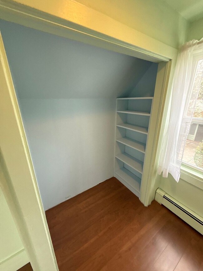 Building Photo - 1947 Marion St SE