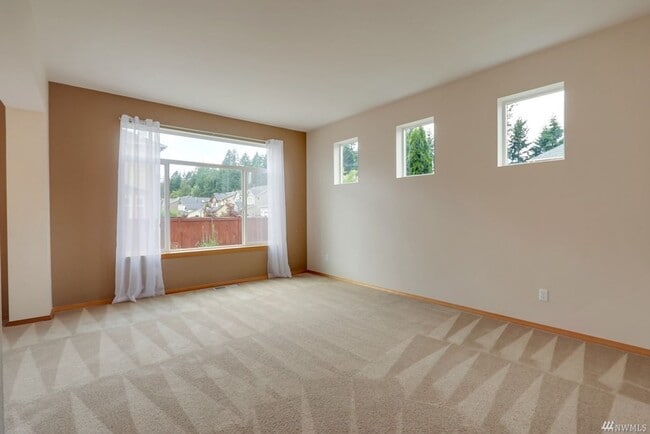 Building Photo - Beautiful home on corner lot!