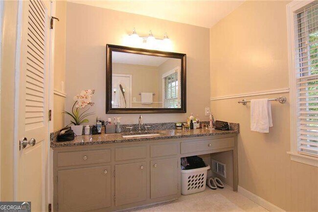 Building Photo - 3571 Sunderland Cir NE