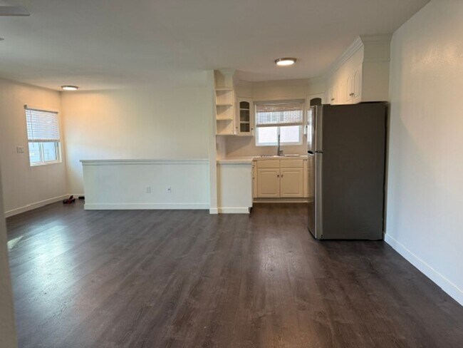 Building Photo - Newly remodeled 2 Bed/1 Bath condo with garage for rent in Paradise Hills.