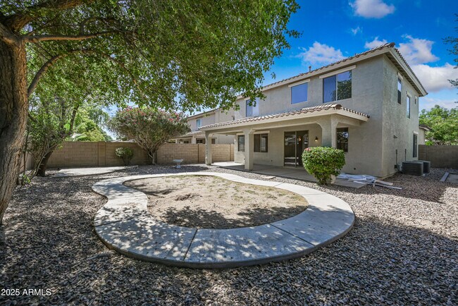 Building Photo - 1543 E Nightingale Ln
