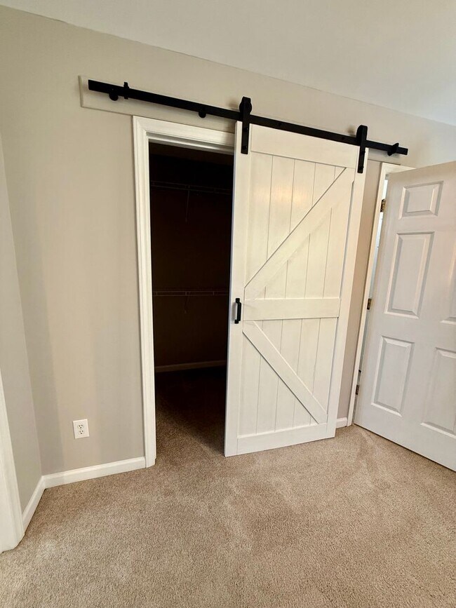 Building Photo - Beautiful 2 Bedroom, 2.5 Bath Townhome in St. Andrews at Stoney Creek – Golf Course Community, Wh...