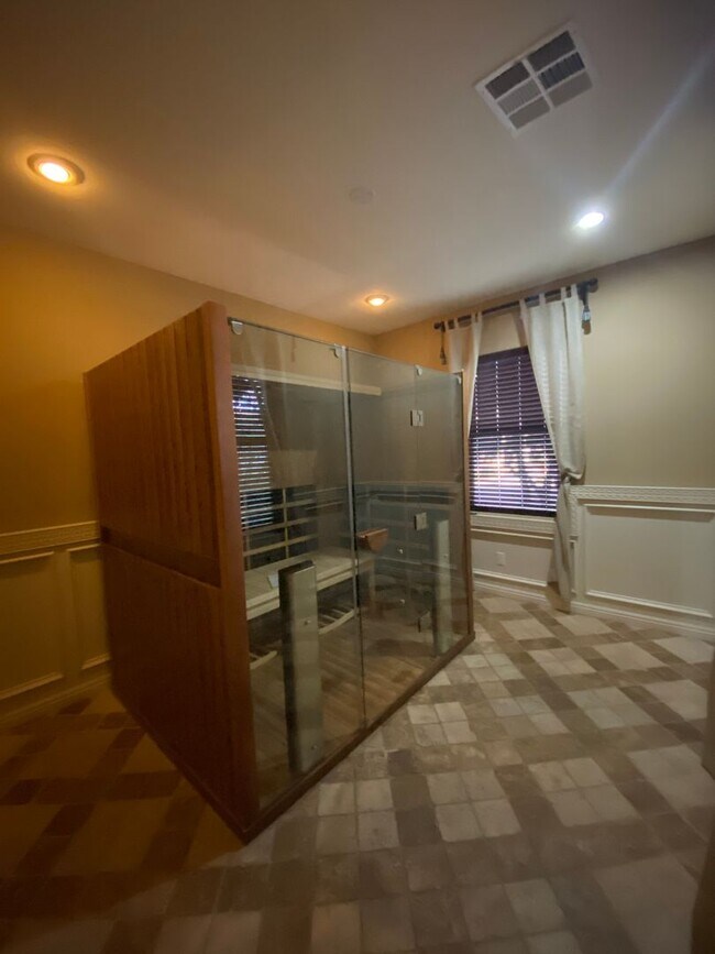 Building Photo - Fabulous Former Model Home!