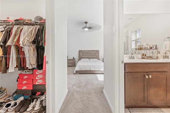 Building Photo - 818 SE 17th St