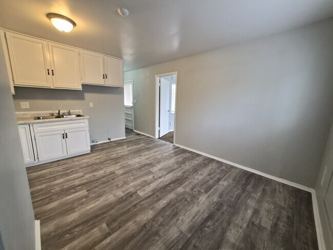 Building Photo - 3525 Luewan Ct