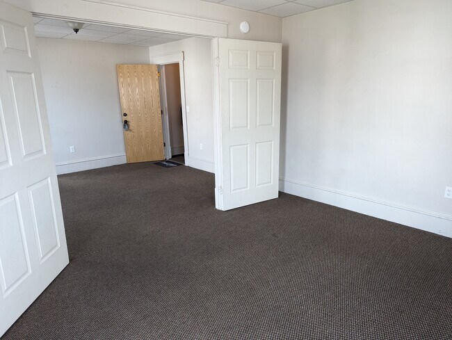 Building Photo - 220-2 Lloyd St