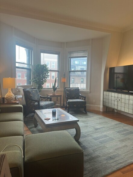 Primary Photo - 279 Beacon St