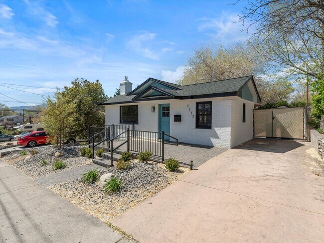 Building Photo - 2 bed, 1 bath with built in office near UNR